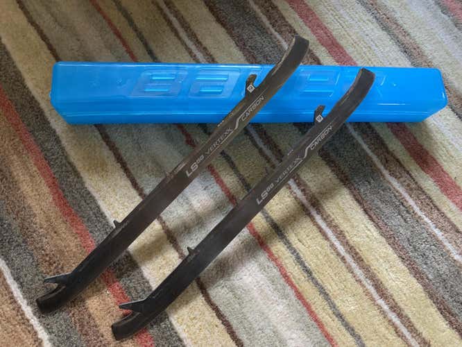 Size 9, used Bauer LS 5G Vertexx, carbon, black steel, goalie blades (with case)