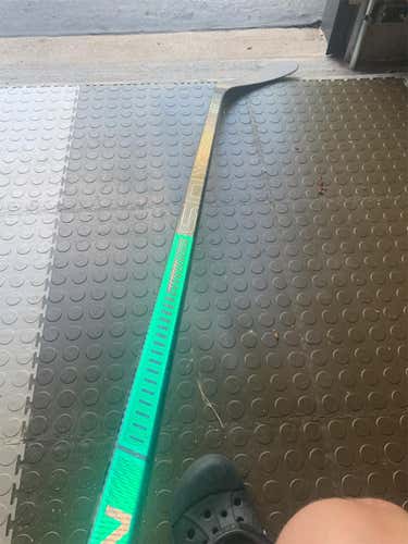 New Right Handed Nexus 2N Pro Mid Pattern Pro Stock Hockey Stick