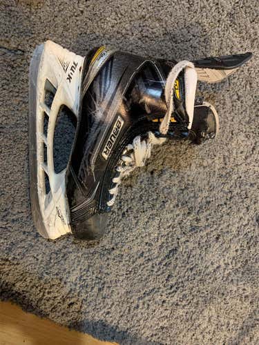 Used Bauer Regular Width Size 10 Hockey Skates
