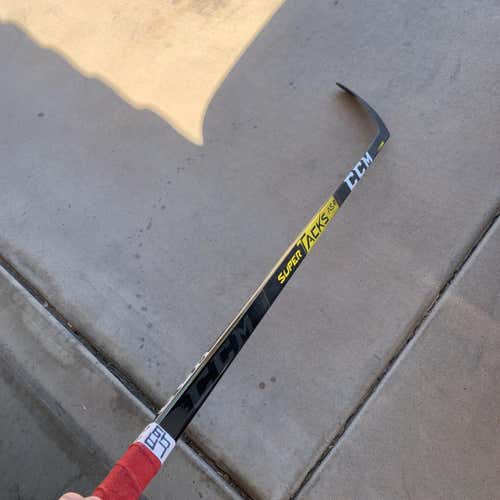 New Right Handed Super Tacks AS2 Pro 65 Flex P29 Hockey Stick