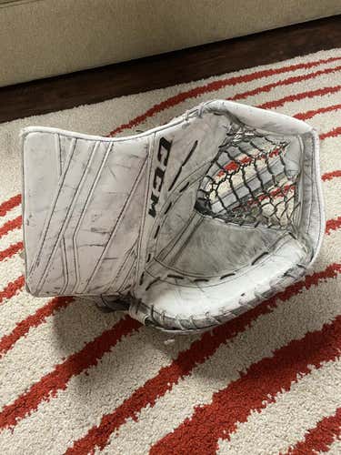 White Senior Used CCM Regular Extreme Flex III Pro