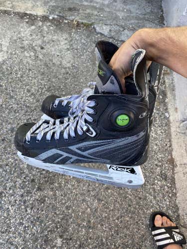 Senior Used Reebok 9k pumps Hockey Skates Regular Width Pro Stock Size 9.5