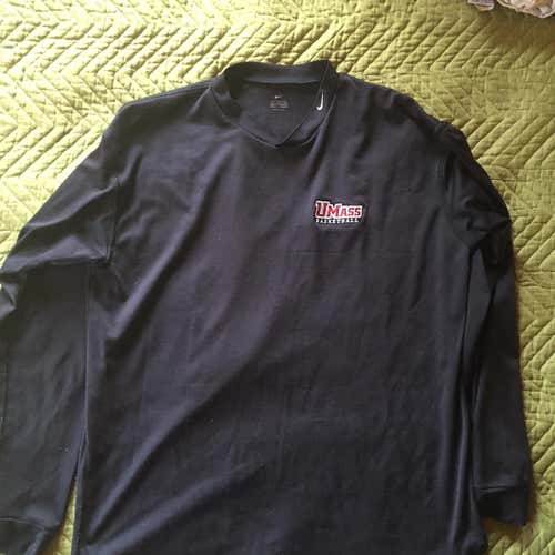 UMass Basketball LS Large Nike Shirt