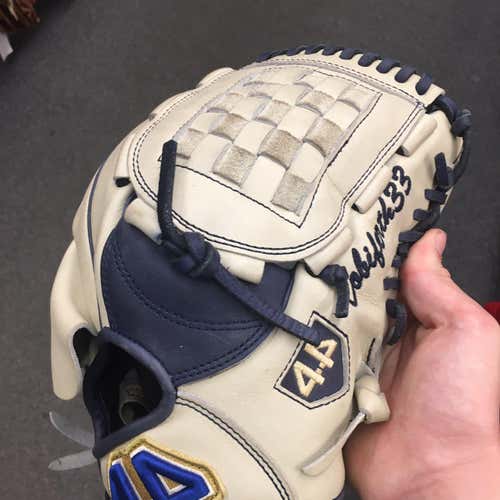 Used Pitcher's Signiture Series 11.75" Baseball Glove