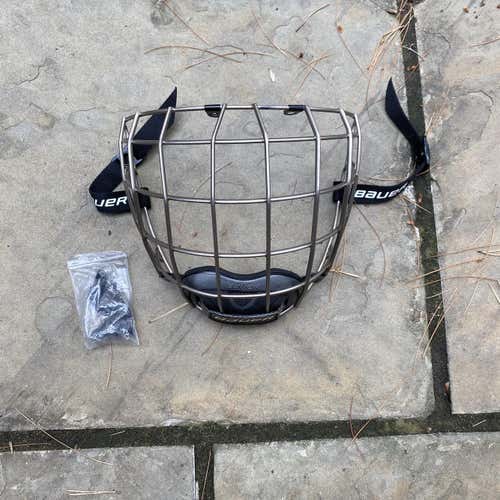 New Medium Bauer Re-Akt Helmet