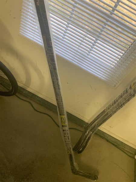 New Left Hand Supreme 2S Pro Toe Pattern Pro Stock Hockey Stick