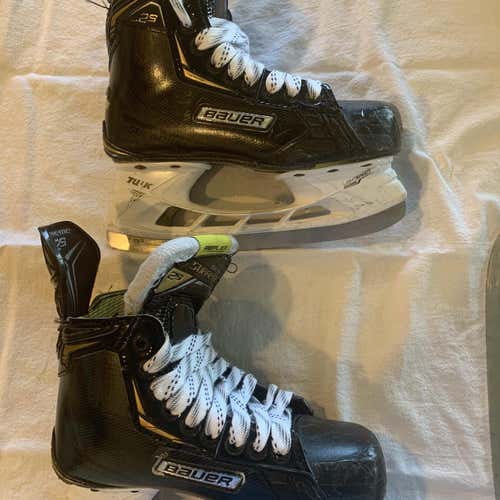 Used Bauer Supreme 2S Regular Width Size 4 Hockey Skates