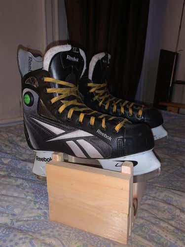 Used Reebok XT Pump Regular Width  Size 8 Hockey Skates