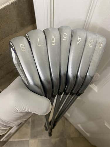 Mizuno JPX 900 Forged Iron Set 4-PW Stiff Right Handed