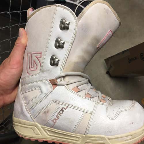 Women's 7.0 (Women's 8.0) Burton Snowboard Boots Soft Flex