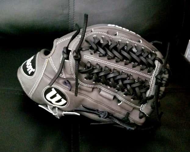 Wilson A2000 D33 Pitcher/Infielder Baseball Glove 11.75"