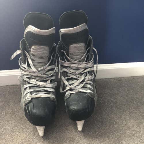 Used Bauer Vapor X7.0 Extra Wide Width  Size 8.5 Hockey Skates