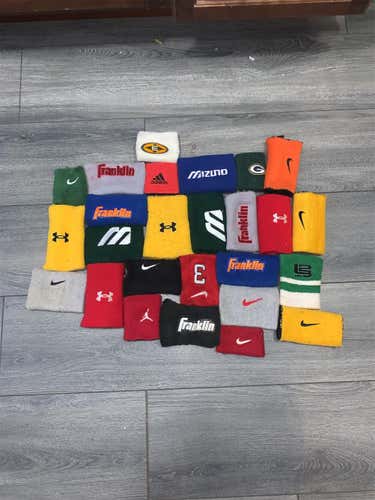 ( BUNDLE SALE ) 26 For 26 !! Various Wristbands !! All Are Used