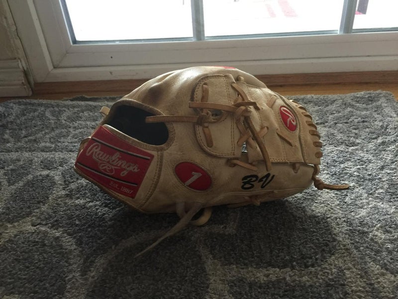 Used Rawlings Pitcher's Right Hand Throw Gold Glove Baseball Glove 11.25"