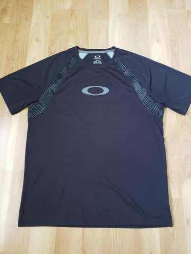 Black Used Men's XL Oakley Shirt