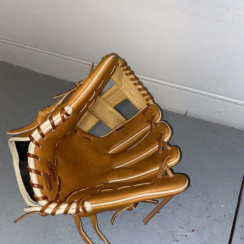 Dm For Lower Price NWOT Marucci Cypress Series 11.75" Baseball Glove