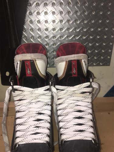 Used Bauer Vapor Regular Width Pro Stock Size 8.5 Hockey Skates