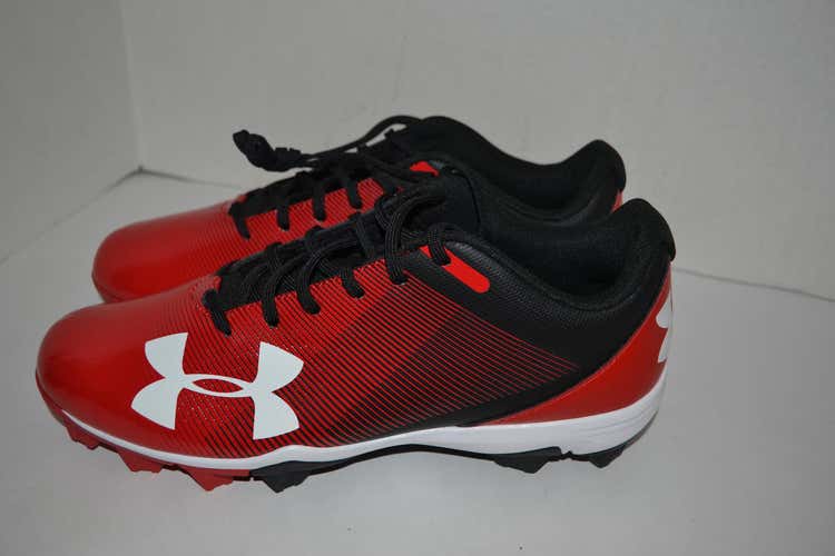 New  RED  Under Armour  molded  Baseball Cleats    Low Cut  Size 10 1/2