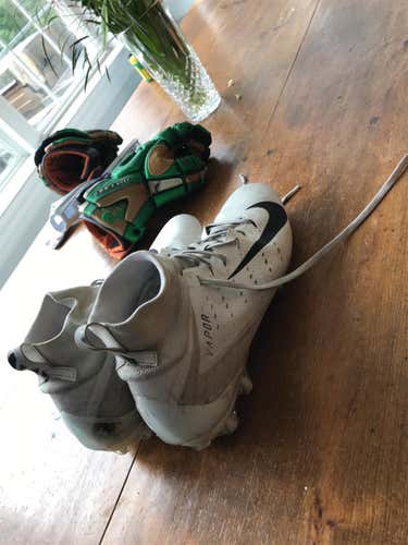 White Men's Molded Cleats Nike Cleats