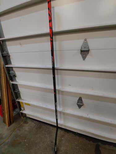 Senior Bauer Right Handed Vapor Flylite League Hockey Stick Mid Pattern Pro Stock