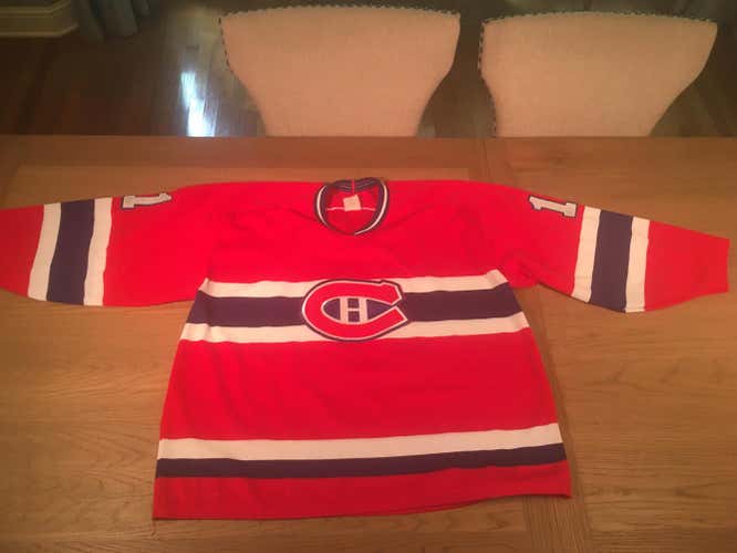 Used Adult XL CCM Jersey Canadians #11