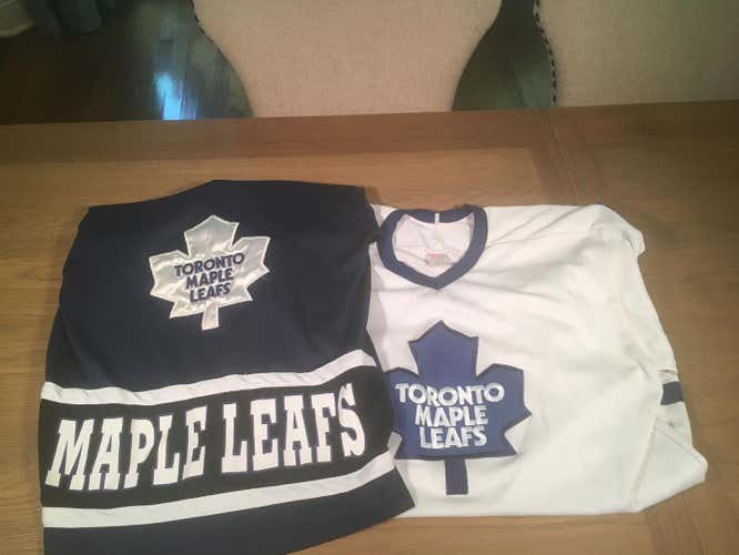 Used Adult Large Polyester Maple Leaf CCM Jersey