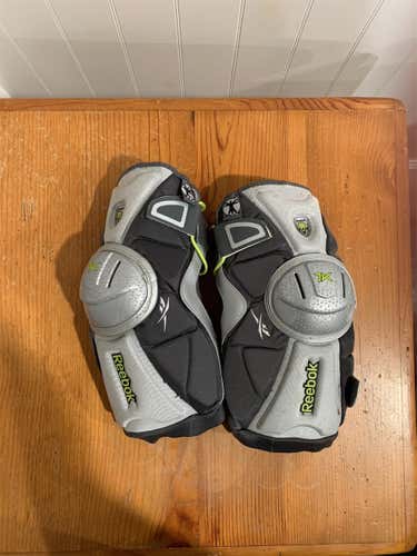 Used Extra Large Reebok 7K Arm Pads