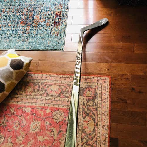 Right Handed Synergy HTX Pro Stock Hockey Stick