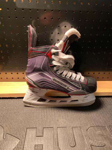 Used Bauer Vapor X500 Regular Width  Size 6 Hockey Skates