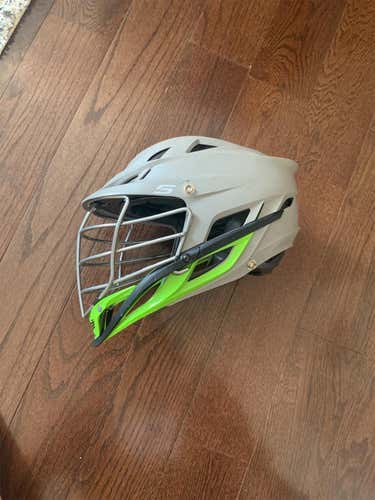 GREAT DEAL Lizards Player's Cascade S Helmet