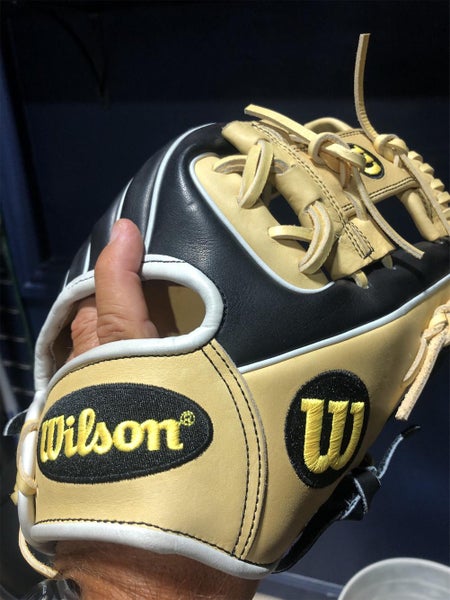 New Right Hand Throw A2000 11.5" Baseball Glove