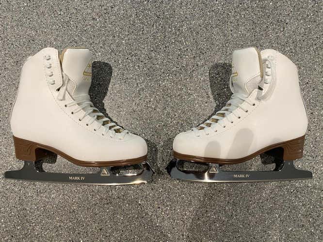 White Used Jackson Artiste Figure Skates Size 4