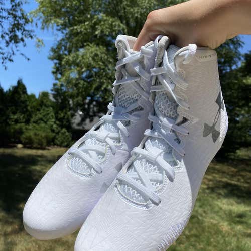 White Under Armour Highlight CleatsSize 5.5 (Women's 6.5)