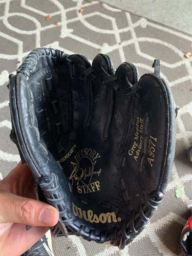 Black Used Right Hand Throw 10.75" Baseball Glove
