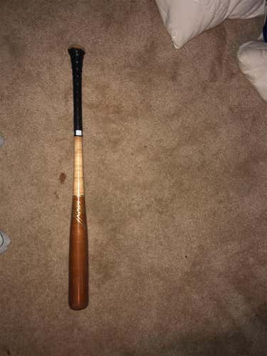 Used Custom Jaw Bat, No Names On Barrel, Great Condition