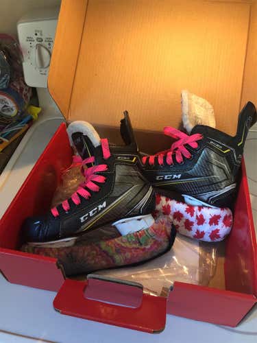 Used CCM Tacks 9060 Regular Width Size 1.5 Hockey Skates