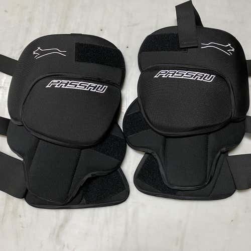 Brand New Passau Knee Pads L/XL