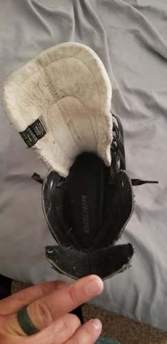Senior Used Bauer Vapor Hockey Skates Regular Width Size 8