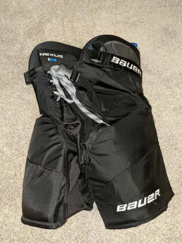 Black Junior Used Large Bauer Nexus 1N Hockey Pants Never Used