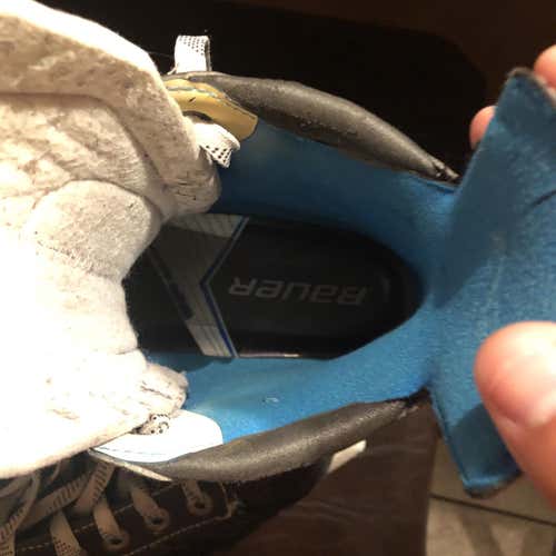Used Bauer Nexus 8000 Regular Width Size 9 Hockey Skates