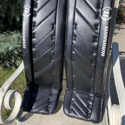 Black Used 28" Warrior Ritual G4 Goalie Leg Pads