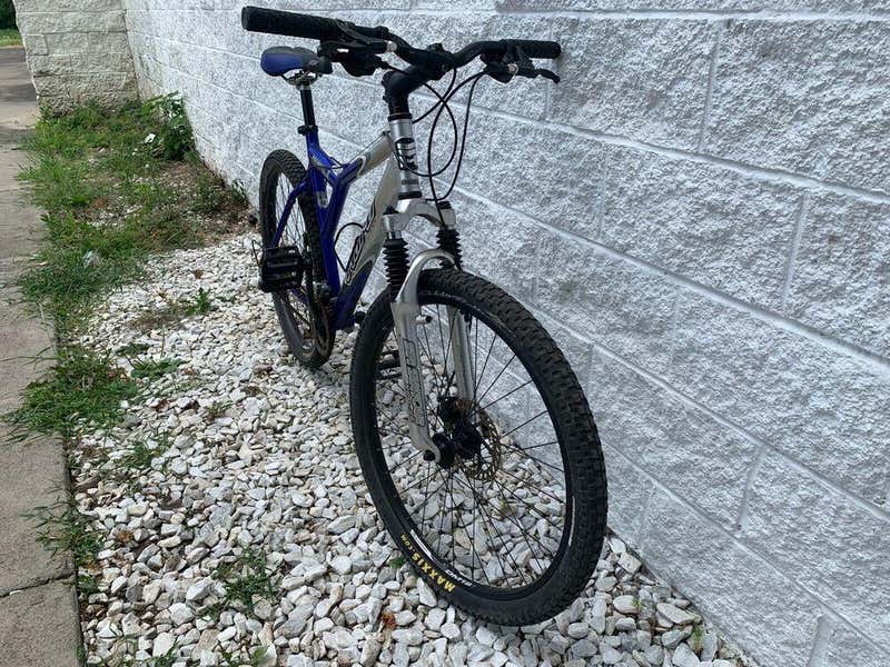 Haro Escape 8.1 Mountain Bike M Frame 24 Speed - Nice