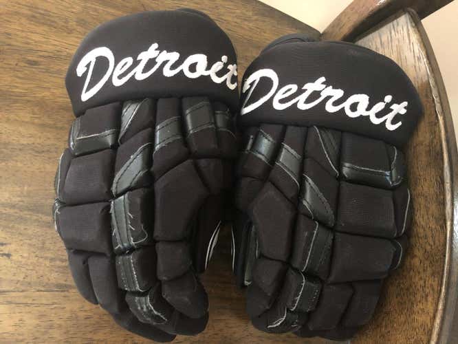Custom Warrior Covert DT2 Gloves 13"