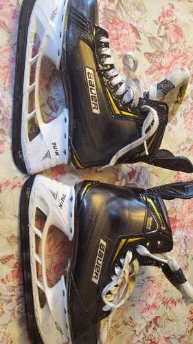 Junior Used Bauer Ignite pro + Hockey Skates Regular Width Size 6