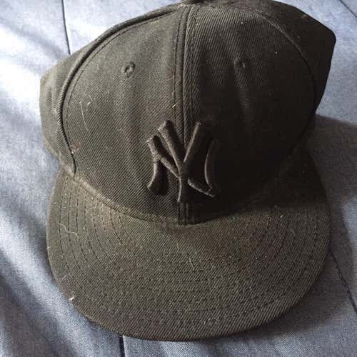Black New York Yankees 7 1/2 New Era Hat
