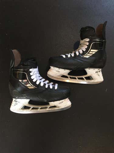 Used True Pro Custom Regular Width  Size 7 Hockey Skates