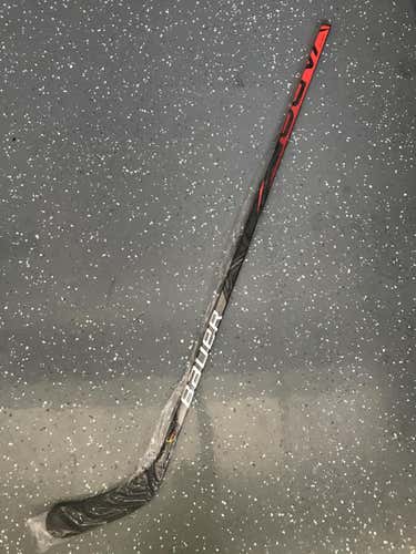 New Bauer Right Handed Vapor FlyLite Hockey Stick | 87 flex | P92 curve | Grip| Senior Pro Stock
