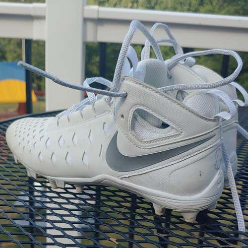 White Used Adult Unisex Size 5.5 (Women's 6.5) Nike
