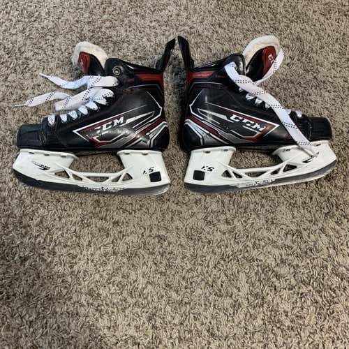 Used CCM JetSpeed Vibe Regular Width Size 3.5 JR Hockey Skates
