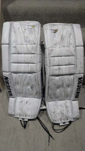 Used Intermediate 28" +2 Vaughn Velocity V7 Goalie Leg Pads